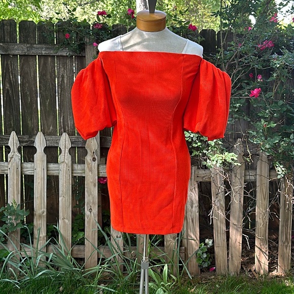 NEW Free People Bubbly Mini Dress
Statement Sleeves
Bright Orange Size M - Picture 2 of 6